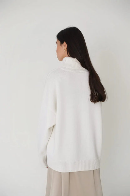 WHITE VERSATILE TURTLENECK PULLOVER