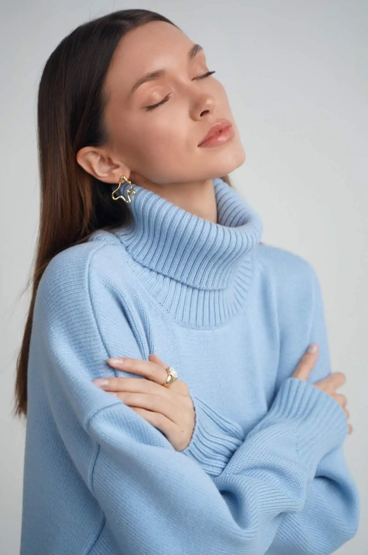 BLUE VERSATILE TURTLENECK PULLOVER