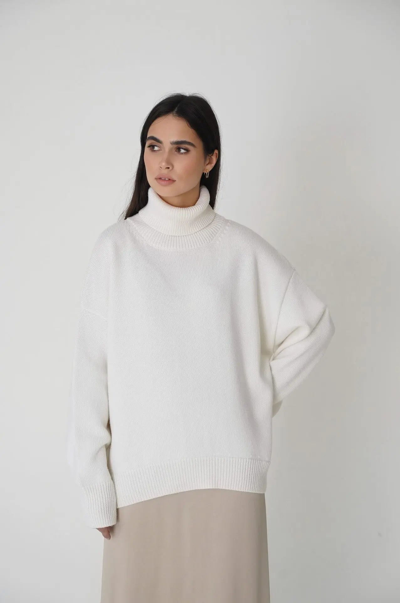 WHITE VERSATILE TURTLENECK PULLOVER