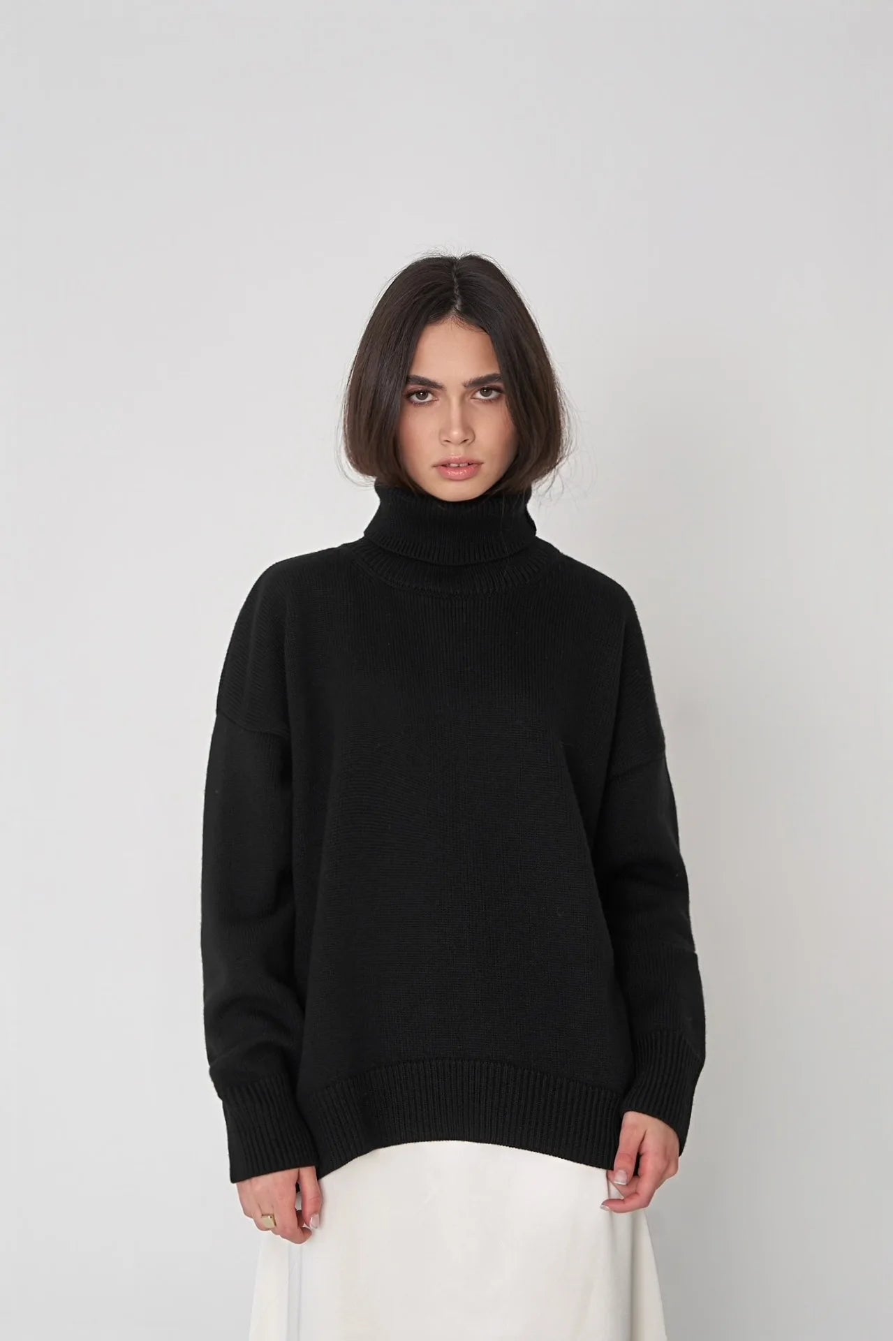 BLACK VERSATILE TURTLENECK PULLOVER