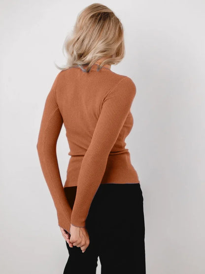 CARAMEL SIPPER DETAIL SLIM PULLOVER