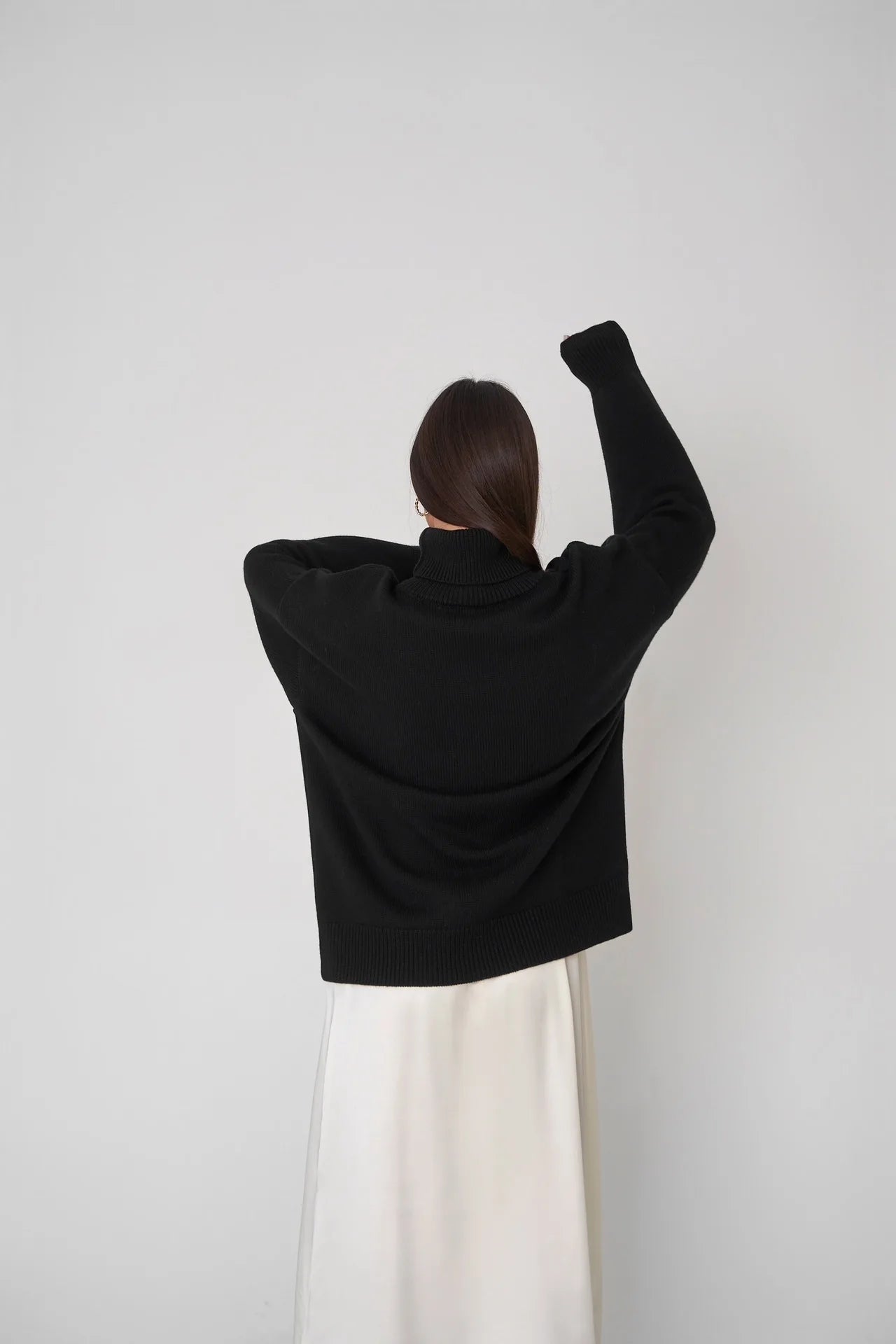 BLACK VERSATILE TURTLENECK PULLOVER