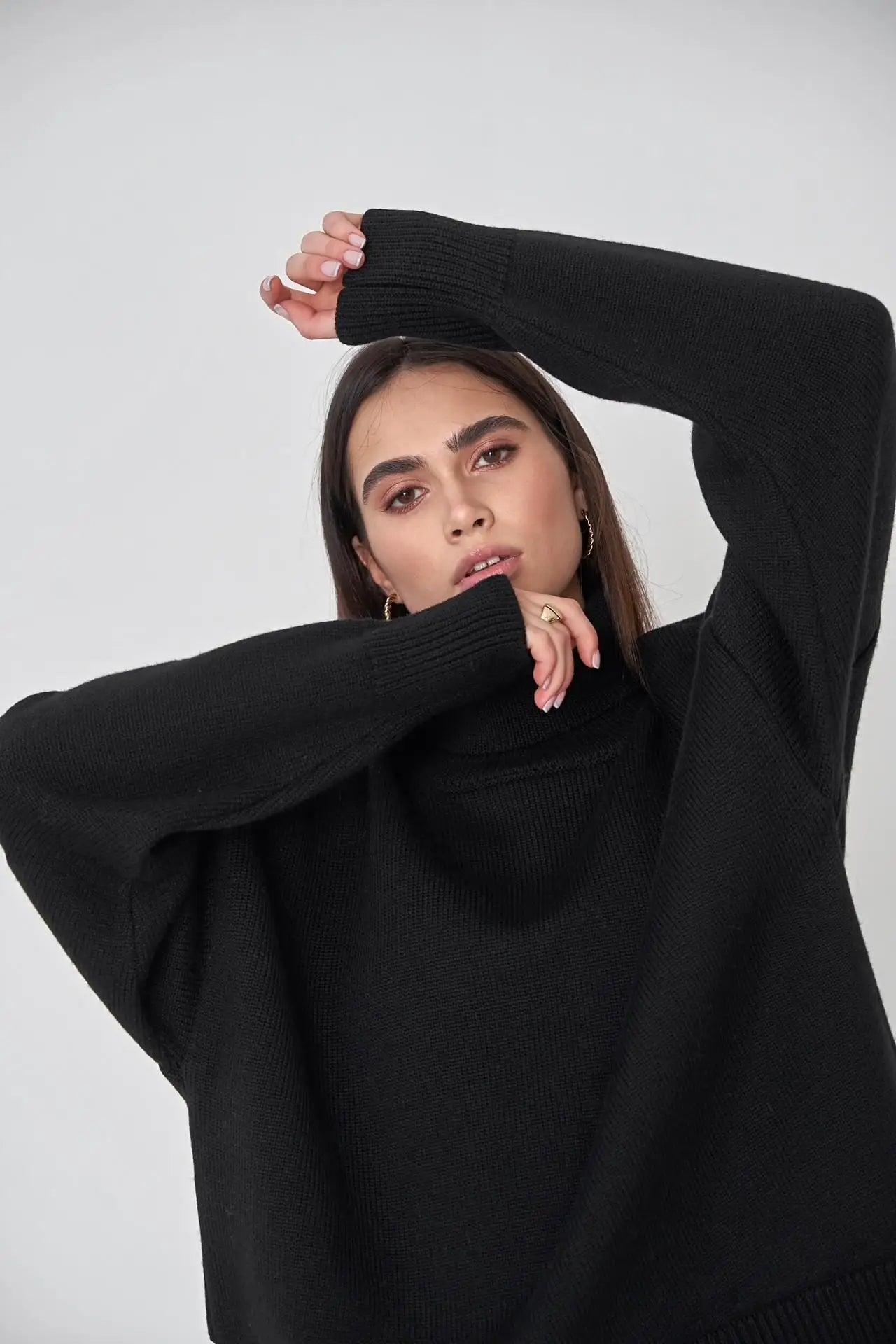 BLACK VERSATILE TURTLENECK PULLOVER