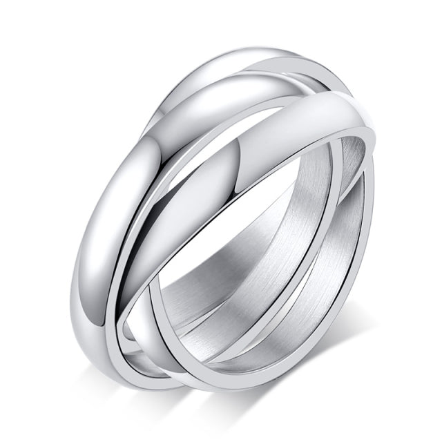 TRENDY INTERLOCKED RINGS