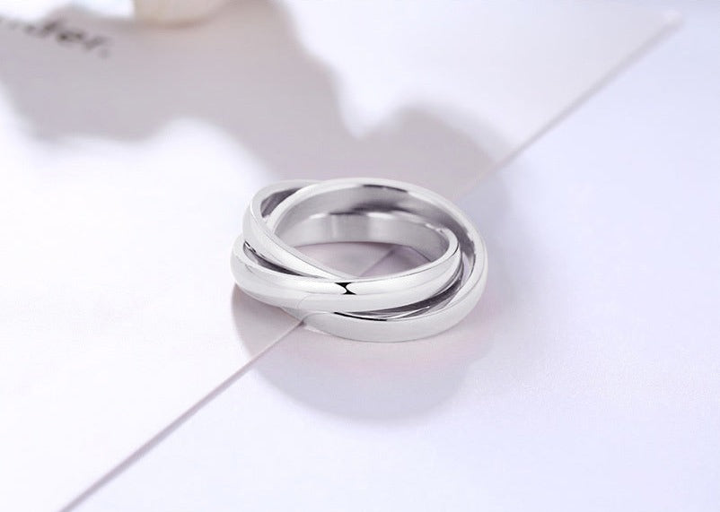 TRENDY INTERLOCKED RINGS