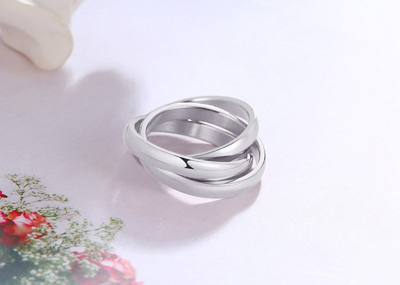 TRENDY INTERLOCKED RINGS