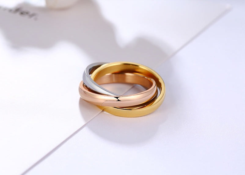 TRENDY INTERLOCKED RINGS