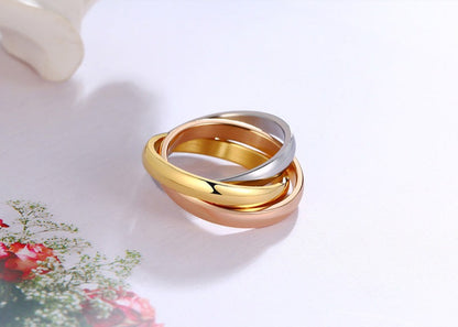 TRENDY INTERLOCKED RINGS