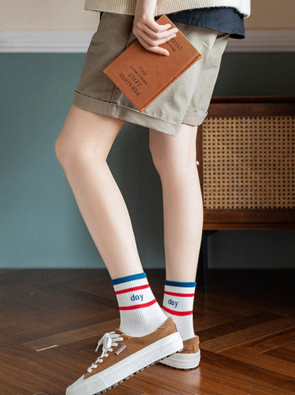 LETTER PATTERNED SOCKS