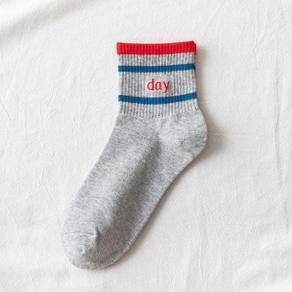 LETTER PATTERNED SOCKS