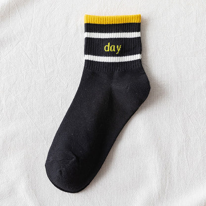 LETTER PATTERNED SOCKS