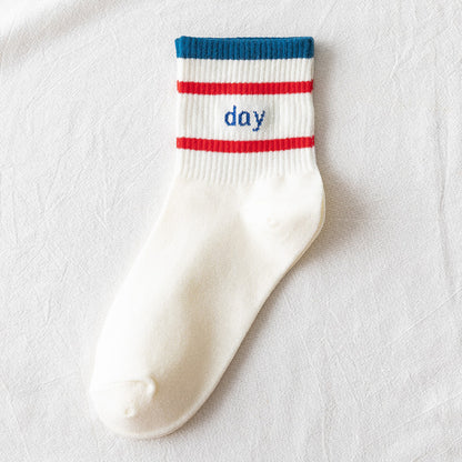 LETTER PATTERNED SOCKS